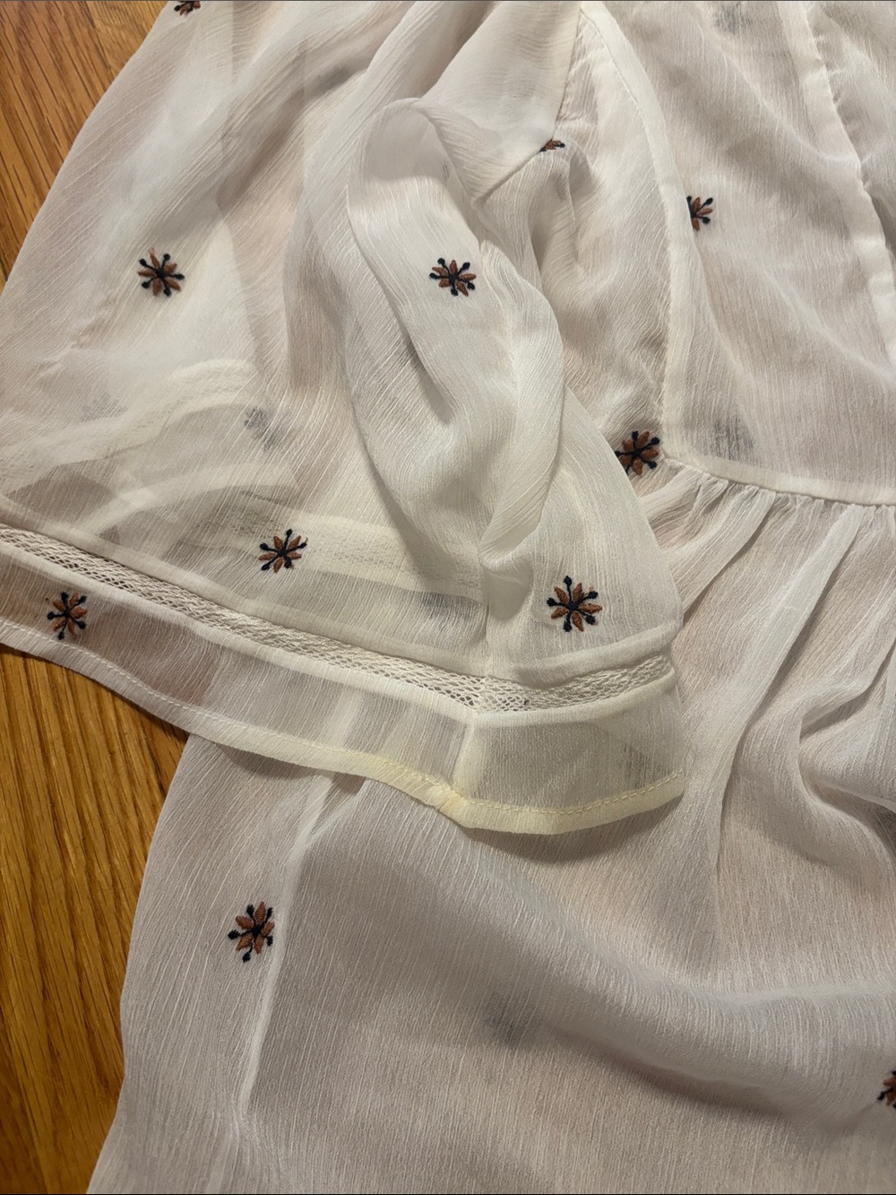 Lucky Brand White Embroidered V-Neck Tunic Top with Tassels - Picture 5 of 7